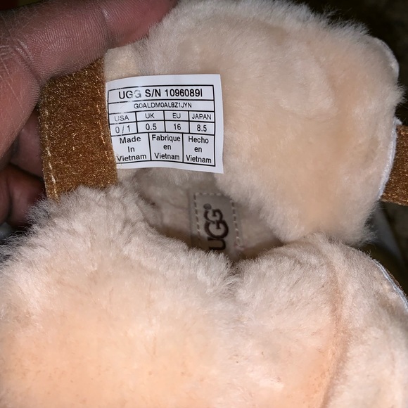 INFANT UGG BOOTS - Picture 5 of 8